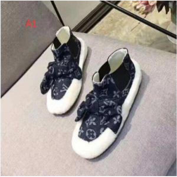 目前の注目ブランド 上品でベーシック LOUIS VUITTON ルイ ヴィトン カジュアルシューズ 2色可選 再入荷！