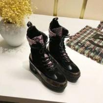 2026年人気満々のブランド おすすめデザイン ショートブーツ  ルイヴィトン LOUIS VUITTON 大胆なデザイン