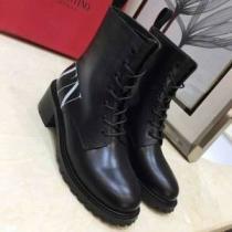 ショートブーツ 有名人同じアイテム  ヴァレンティノVALENTINO 2026秋冬の定番新品到来!