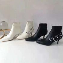 2色可選 期間限定SALE 2026最高ランキング  ヴァレンティノ VALENTINO  ショートブーツ