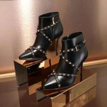 すっかり定番化 人気急上昇中  ブーツ 2026年秋冬入荷 ヴァレンティノ VALENTINO 秋冬大活躍