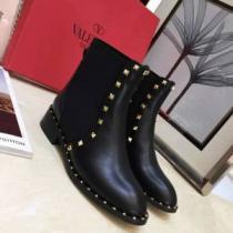 快適さと洗練された表情 ショートブーツ 2026年秋冬シーズン ヴァレンティノ VALENTINO 上品でファッション