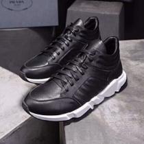 プラダ PRADA ランニングシューズ  2色選択可 海外先行発売！2026最安値！