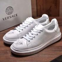 有名人同じアイテム ヴェルサーチVERSACE 2026最安値！ ランニングシューズ 数量限定再入荷 2色選択可