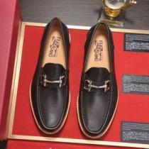 秋季超人気アイテム 2026年人気満々のブランド FERRAGAMO サルヴァトーレフェラガモ カジュアルシューズ