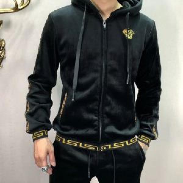 流行の注目ブランド 2026年人気満々のブランド VERSACE ヴェルサーチ 上下セット