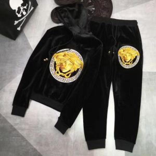 今季大人気新作登場 VERSACE ヴェルサーチ 上下セット最終数量限り！ 目前の注目ブランド