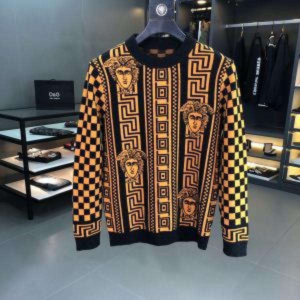 上品でファッション 数量限定再入荷 プルオーバー VERSACE ヴェルサーチ 今年人気定番 2色可選