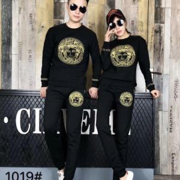 主役級のアイテム 絶妙な新商品 人気デザインで欲しい VERSACE ヴェルサーチ 上下セット男女兼用