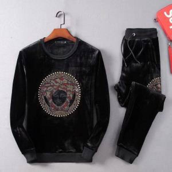 今季大人気新作登場 モデル大絶賛 上品でベーシック VERSACE ヴェルサーチ 上下セット