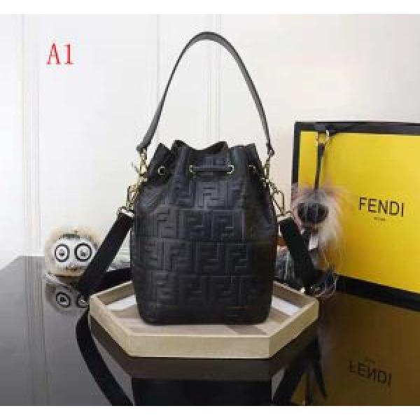 話題の新作到着！フェンディ FENDI ハンドバッグ 3色可選 2026年人気満々のブランド.150.