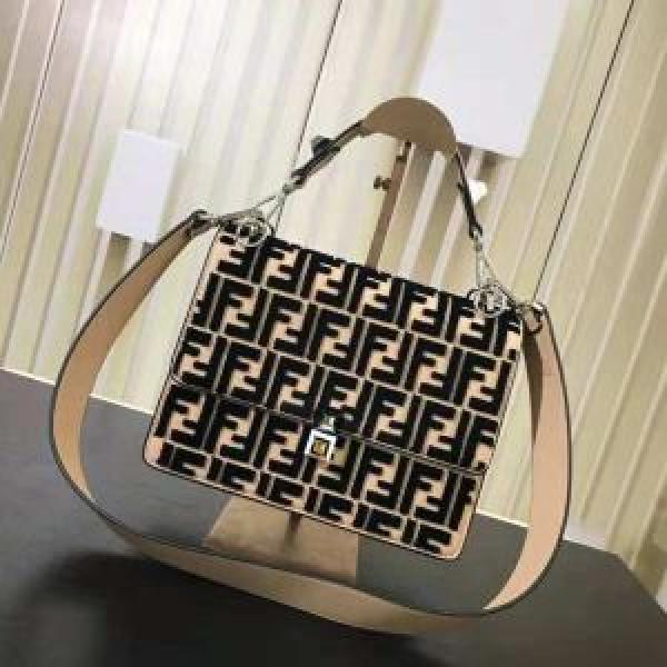 流行っている フェンディ FENDI 芸能人愛用 ショルダーバッグ 2026年秋冬シーズン.150.