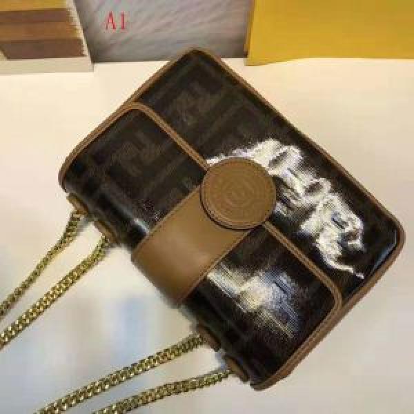 ファッションの最先端！ フェンディ FENDI ショルダーバッグ 3色可選 大流行中.150.