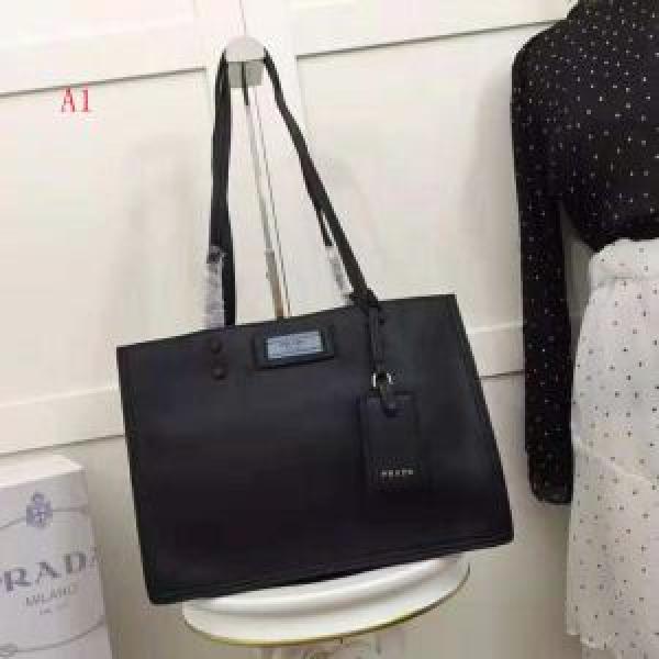 今年人気定番 圧倒的人気新着 PRADA プラダ ショルダーバッグ 3色可選 冬季限定販売.68.