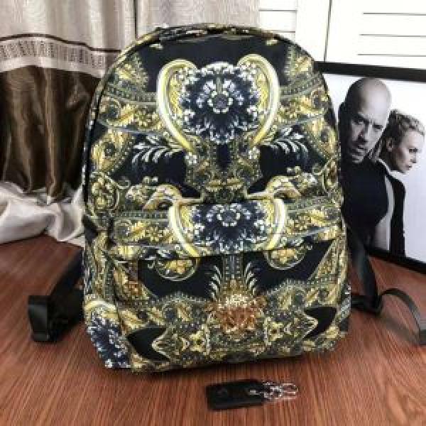 ファッショニスタ愛用リュック、バックパック  ヴェルサーチ長く使える！ VERSACE 2026年秋冬入荷.82.