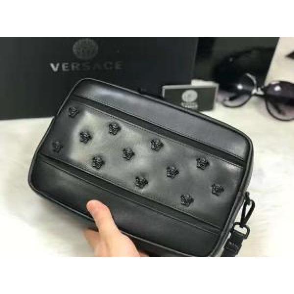 美品*入手困難 2026年秋冬入荷ユニークなヴェルサーチ最近人気一番！VERSACE ポーチ.82.