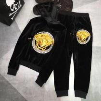 今季大人気新作登場 VERSACE ヴェルサーチ 上下セット最終数量限り！ 目前の注目ブランド