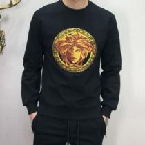 上下セット 2色可選 VERSACE ヴェルサーチ 2026年秋冬シーズン ファッションの最先端！