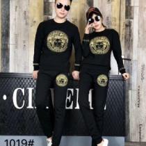 主役級のアイテム 絶妙な新商品 人気デザインで欲しい VERSACE ヴェルサーチ 上下セット男女兼用