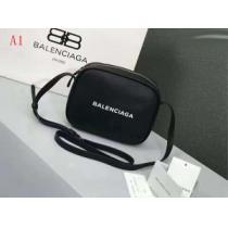 冬季限定販売 バレンシアガ BALENCIAGA ミニバッグ 2026最高ランキング 多色可選 高級感が漂う.51.