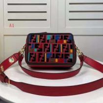 オシャレを満喫できる フェンディ FENDI ショルダーバッグ 3色可選 毎年流行り定番アイテムおすすめ.150.