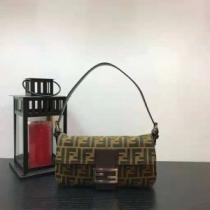 ファッションスタッズ フェンディ稀少*入手困難 FENDI ハンドバッグ 今季爆発的な人気.150.