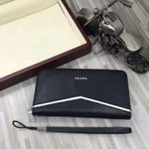 2025年秋冬シーズン PRADA カジュアルスタイルに プラダ 長財布大流行中.158.