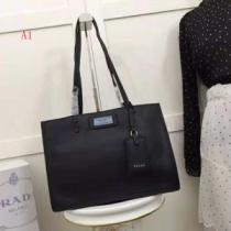 今年人気定番 圧倒的人気新着 PRADA プラダ ショルダーバッグ 3色可選 冬季限定販売.68.