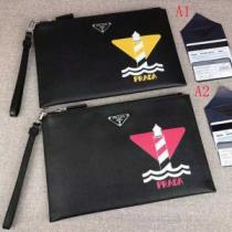 2026秋冬の定番新品到来! プラダ芸能人愛用 PRADA 2色可選 ポーチ冬季限定販売.57.