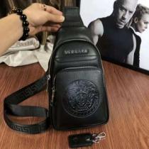 ファッションの最先端！ ヴェルサーチ 2026年秋冬シーズン VERSACE ポーチ売上ランキング1位.82.