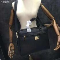 大人っぽい VERSACE 現代的な印象 手持ち&ショルダー掛け 2026年秋冬入荷 ヴェルサーチ.82.