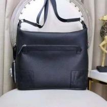 オシャレを満喫できる ヴェルサーチ 今年っぽくNEWファッション VERSACE ショルダーバッグ18ＳＳ美品.82.