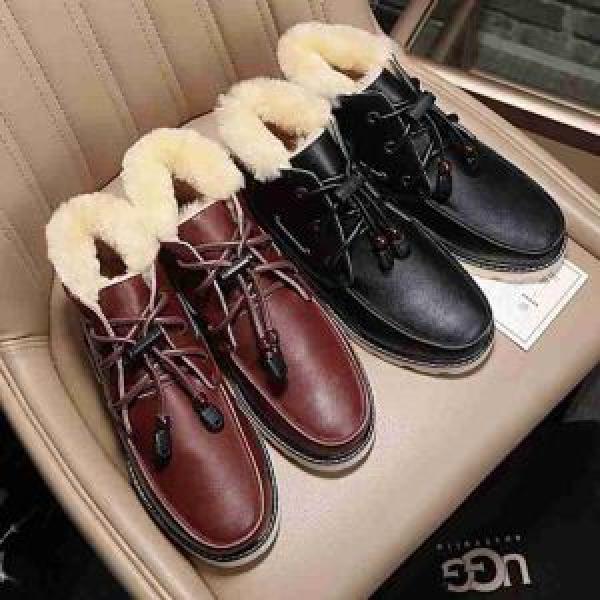 新作アイテムから探す UGG インナーボアモカシンシューズ  2色可選 クリスマスおすすめアイテム