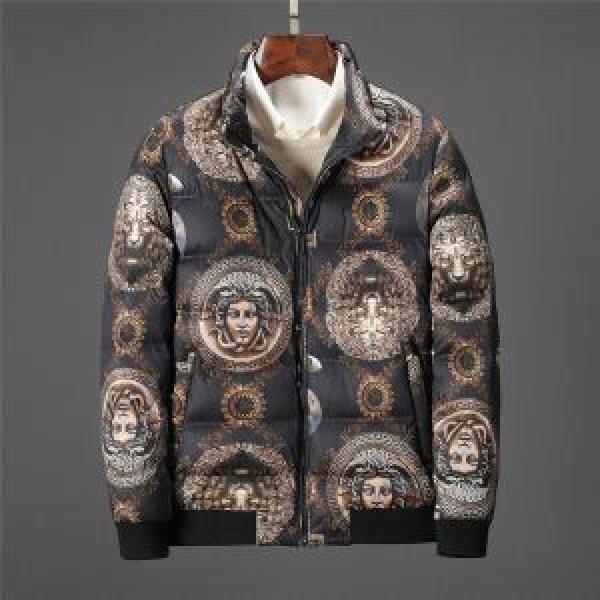 ヴェルサーチ VERSACE ダウンジャケット 今年っぽいトレンド商品 2026新作セール