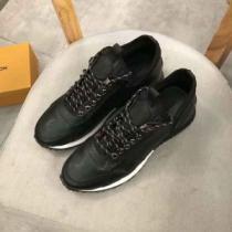 今年の春夏は最安値 LOUIS VUITTON ハイトップシューズ   日本でおなじみ!? ルイ ヴィトン  最安値が実現
