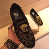 カジュアルシューズ  売り切れ続出！激安限定 ヴェルサーチVERSACE 定番から限定まで