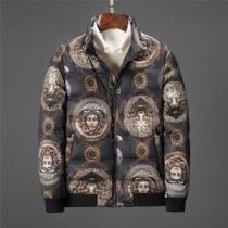 ヴェルサーチ VERSACE ダウンジャケット 今年っぽいトレンド商品 2026新作セール