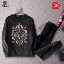 上下セット ヴェルサーチ VERSACE 世界中で注目!! お早めに!! 今、大人のお洒落に