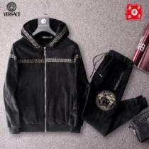 ヴェルサーチ VERSACE 上下セット オススメ新作商品 入手困難!!レア人気アイテム