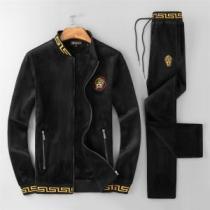 季節の人気アイテム ヴェルサーチ VERSACE 上下セット 最新版おすすめ商品