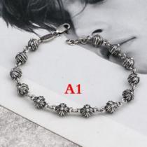 風通しの良いフレア ブレスレット オシャレな印象に クロムハーツ CHROME HEARTS 夏の大人カジュアルスタイル