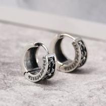 シンプルながら切れ味のいい イヤリング クロムハーツ CHROME HEARTS 清涼感とカジュアルスタイル