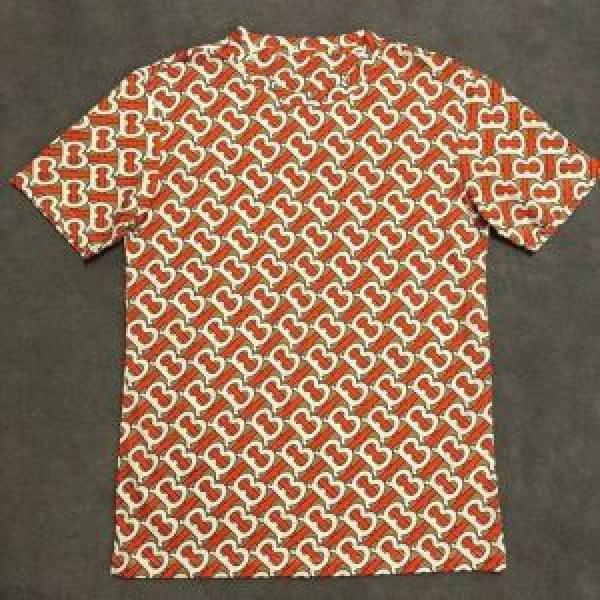 BURBERRY 素敵なスタイルで夏の定番 Tシャツ/ティーシャツ清潔感のある肌見せ バーバリー 夏の最新ファッション