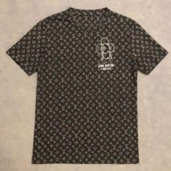 Tシャツ/ティーシャツ シンプルながら切れ味のいい ルイ ヴィトン LOUIS VUITTON 夏らしい品格が漂う