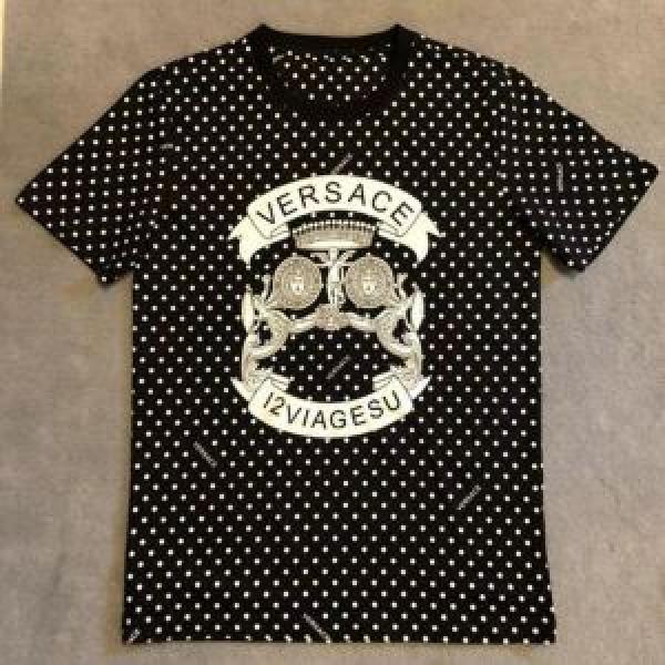 VERSACE ヴェルサーチ 半袖Tシャツ 夏の王道　適度な上品さ 新しい斬新なスタイル