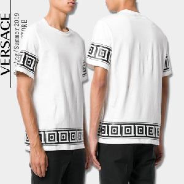 2026年春夏流行ファッション 大人可愛いスタイル VERSACE ヴェルサーチ 半袖Tシャツ 2色可選