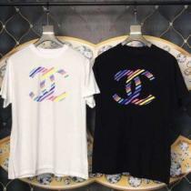 コピー  Tシャツ/ティーシャツ 夏っぽさ新作アイテム 2色可選  大人の余裕が漂う ブランド