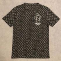 Tシャツ/ティーシャツ シンプルながら切れ味のいい ルイ ヴィトン LOUIS VUITTON 夏らしい品格が漂う