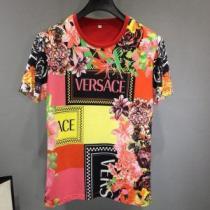 VERSACE ヴェルサーチ 半袖Tシャツ きれいめ上品に 一気にトレンド感満載な着こなし
