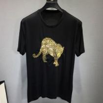 2026年の夏のマスト 今季トレンドの限定アイテム VERSACE ヴェルサーチ 半袖Tシャツ